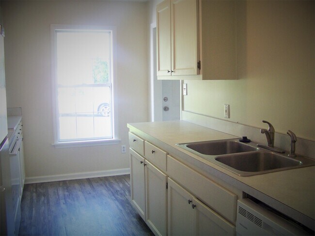 Building Photo - 108 Christopher Ct