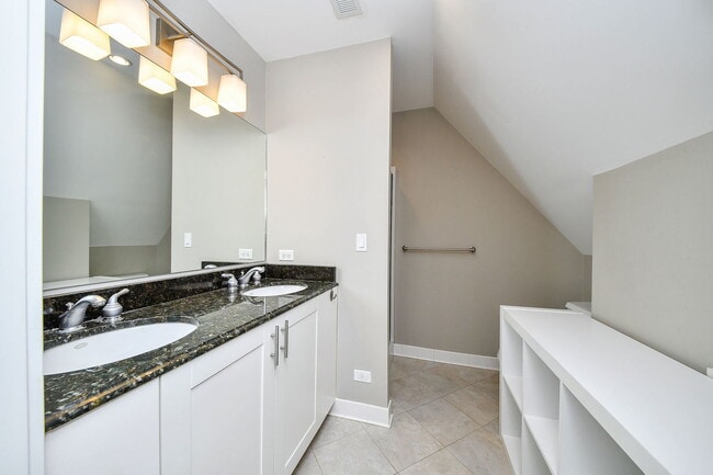 Building Photo - 825 Albert Ave