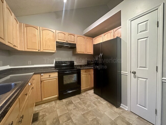 Building Photo - 695 Prater Rd