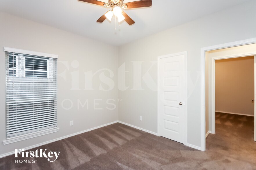 Building Photo - 335 Jolly Ginger Dr