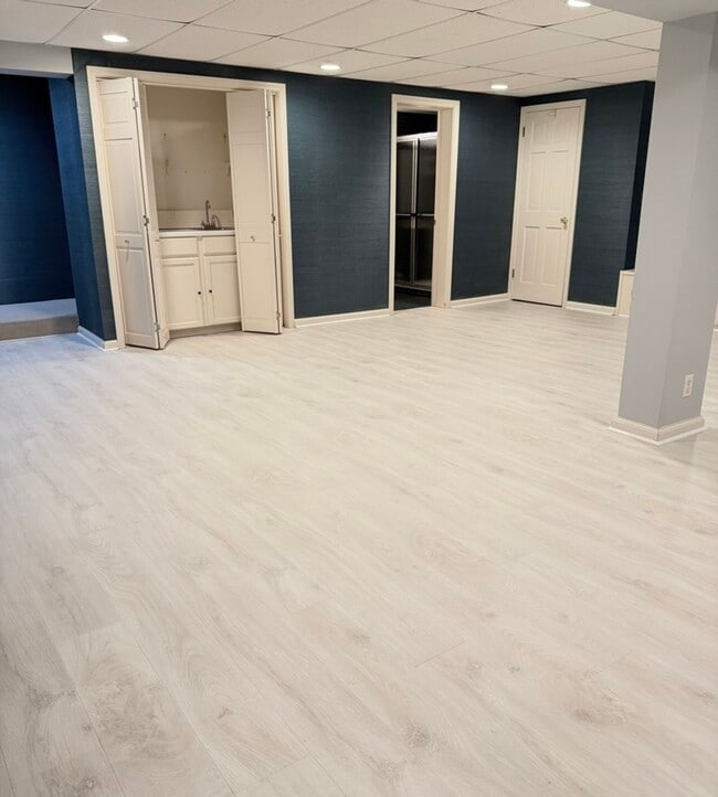 Building Photo - 145 Pine Tree Ln