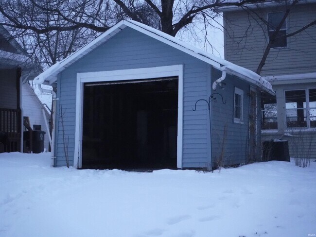 Building Photo - 636 Huffman St