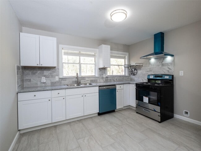 Building Photo - 3215 Soway St