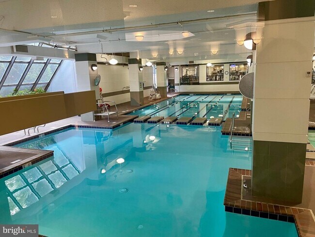 Building Photo - 205 Yoakum Pkwy