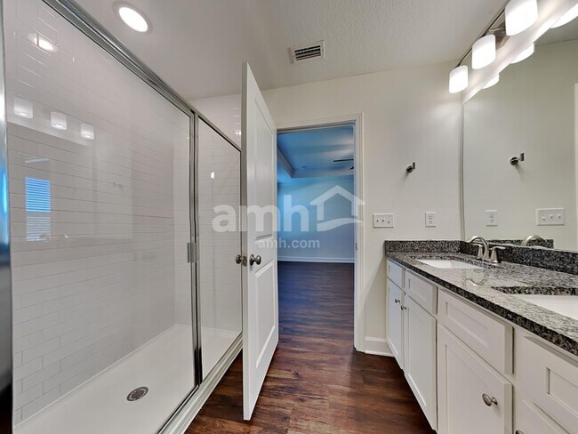 Building Photo - 974 Tan Tara Trl