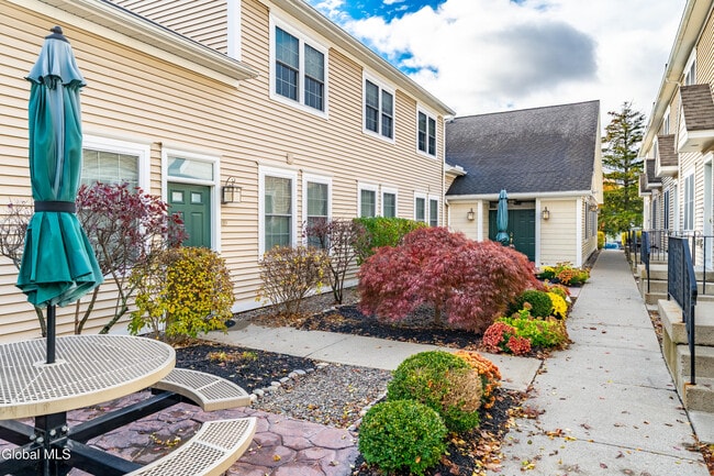 Building Photo - 1112 Western Ave