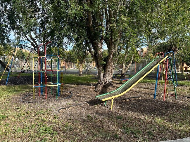 Building Photo - 9420 W Flagler St