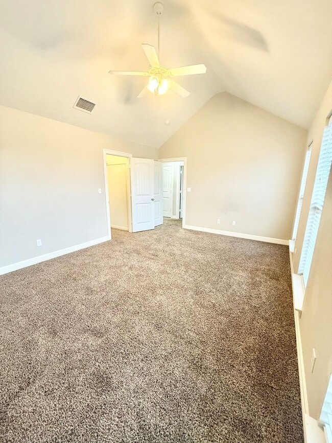 Building Photo - Luxury 3-bed, 2.5-bath!!