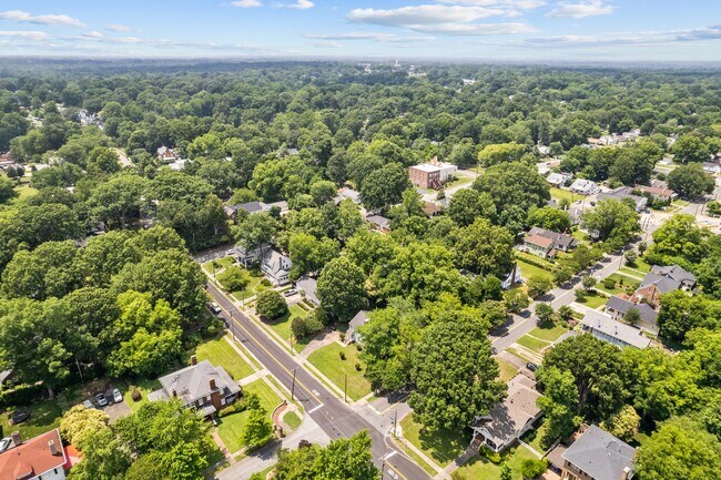 Building Photo - 803 W Davis St