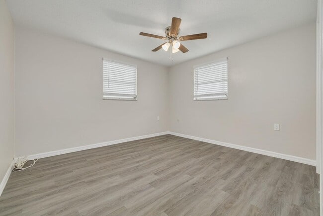 Building Photo - 5135 Cardiff Dr