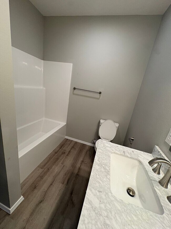 Building Photo - 2490 548th Rd