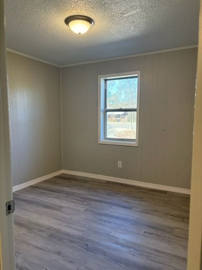 Building Photo - Renovated 3 Bedroom 1 Bath Home for Rent!!