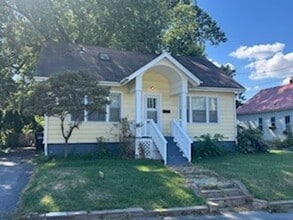 Building Photo - •	Pack Your Bags! Fully Furnished 3BR Near...