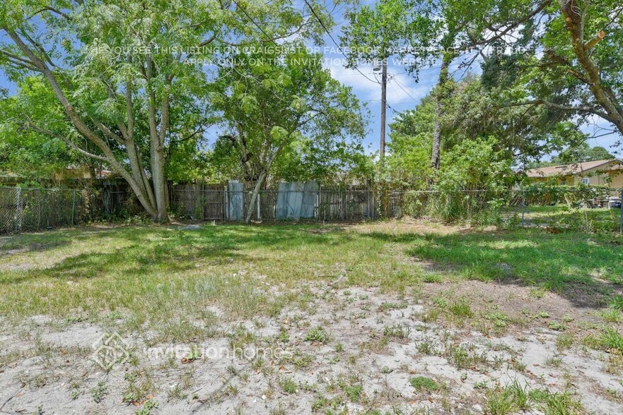 Building Photo - 1504 Pine Lake Rd