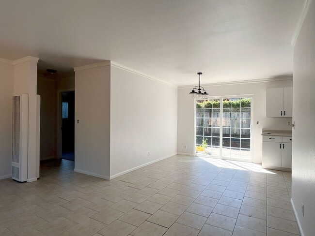 Building Photo - 302 Escalona Dr