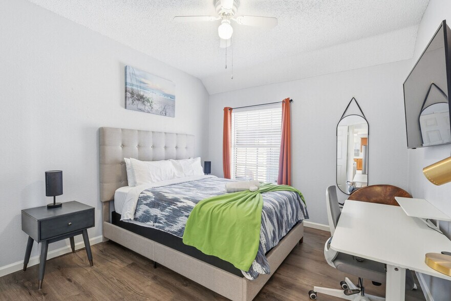 Building Photo - 10217 Napa Valley Dr