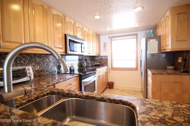 Building Photo - 1095 N Hwy A1A