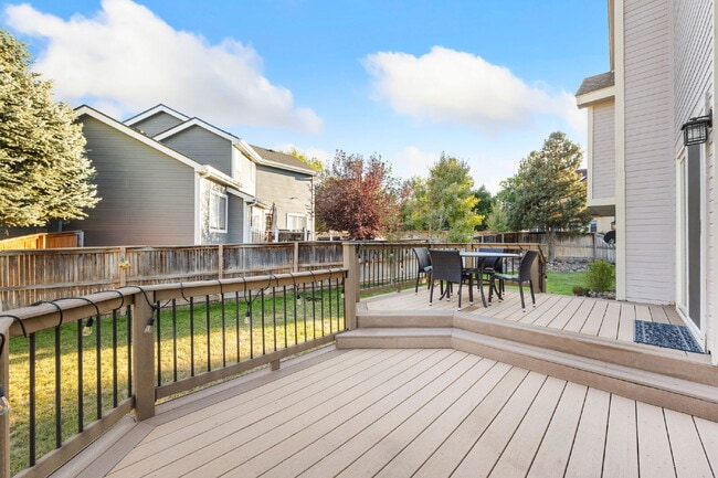 Building Photo - "Charming 3-Bedroom Home with 2.5 Baths in Picturesque Highlands Ranch – Spacious 2005 Sq. Ft. Gem!"