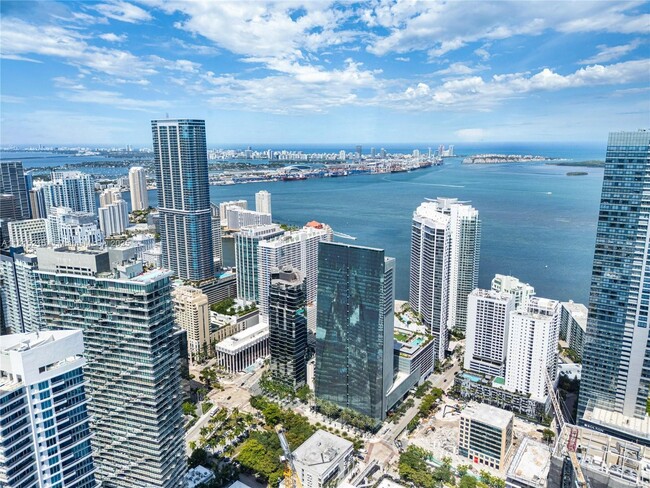 Building Photo - 1395 Brickell Ave