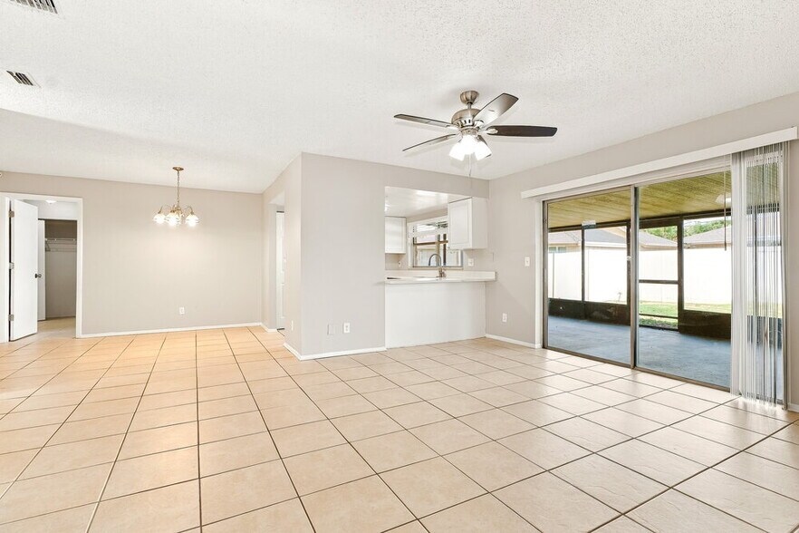 Building Photo - 948 16th Ln