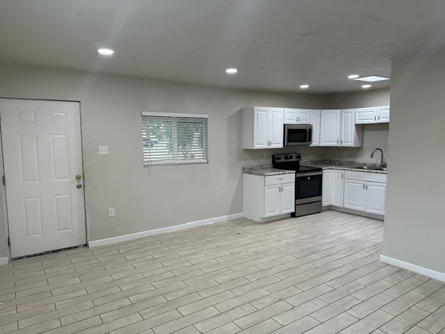 Building Photo - 2111 E Sunland Vista