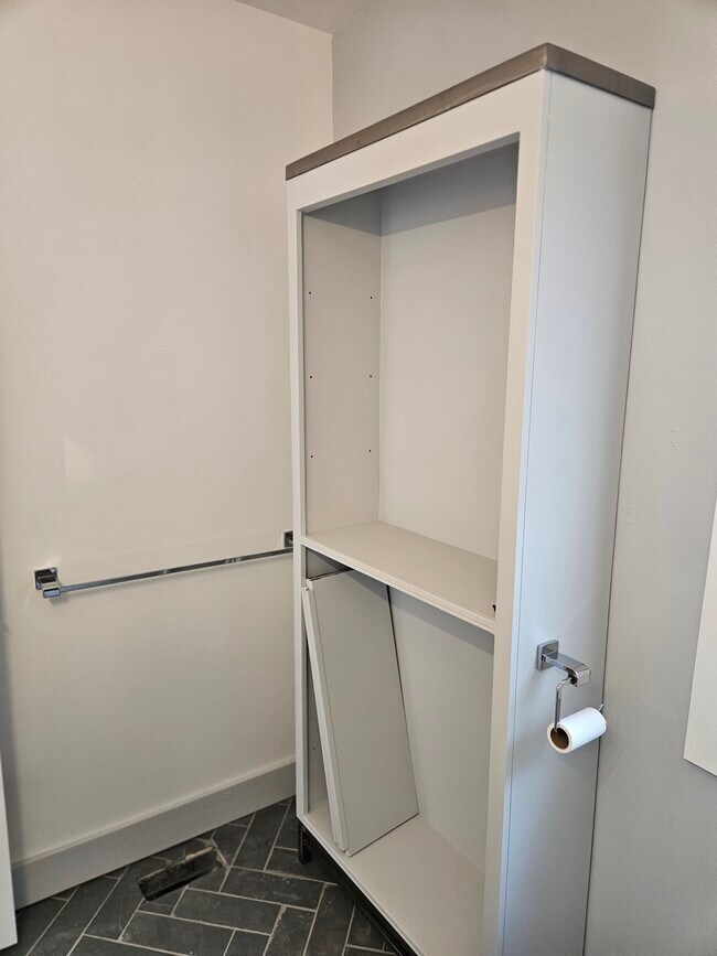 Building Photo - 1331 6th St NE