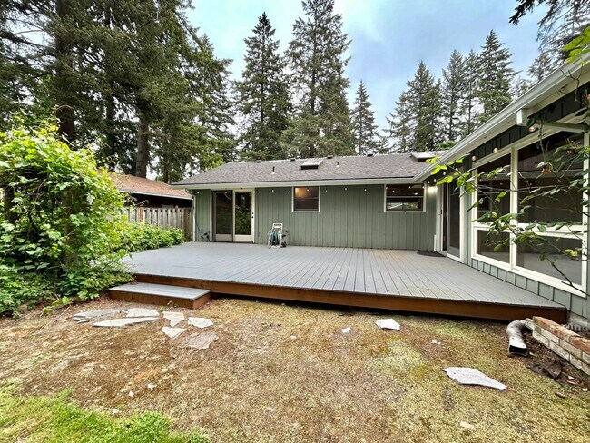 Building Photo - Tranquil Environment: 3 Bed, 1 Bath House