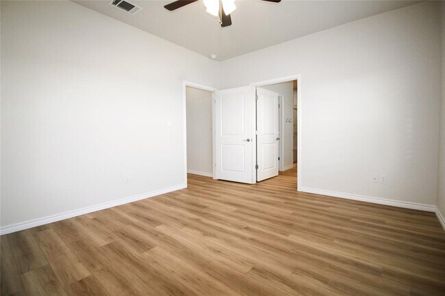 Building Photo - 511 Whirlaway Dr
