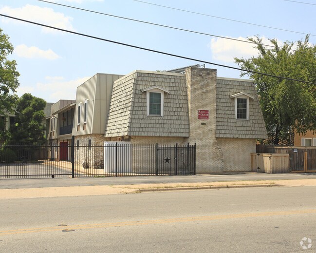 Building Photo - Mullen Townhomes