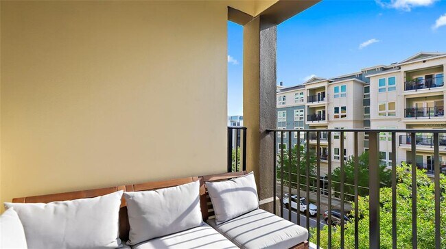 Building Photo - 200 4th Ave S