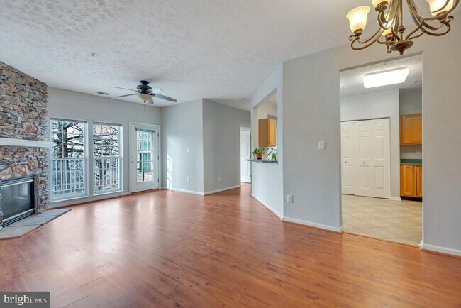 Building Photo - 2400 Chestnut Terrace Ct