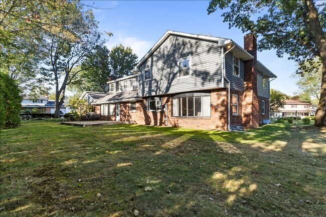 Building Photo - Magnificent 6 bedroom house in desirable H...