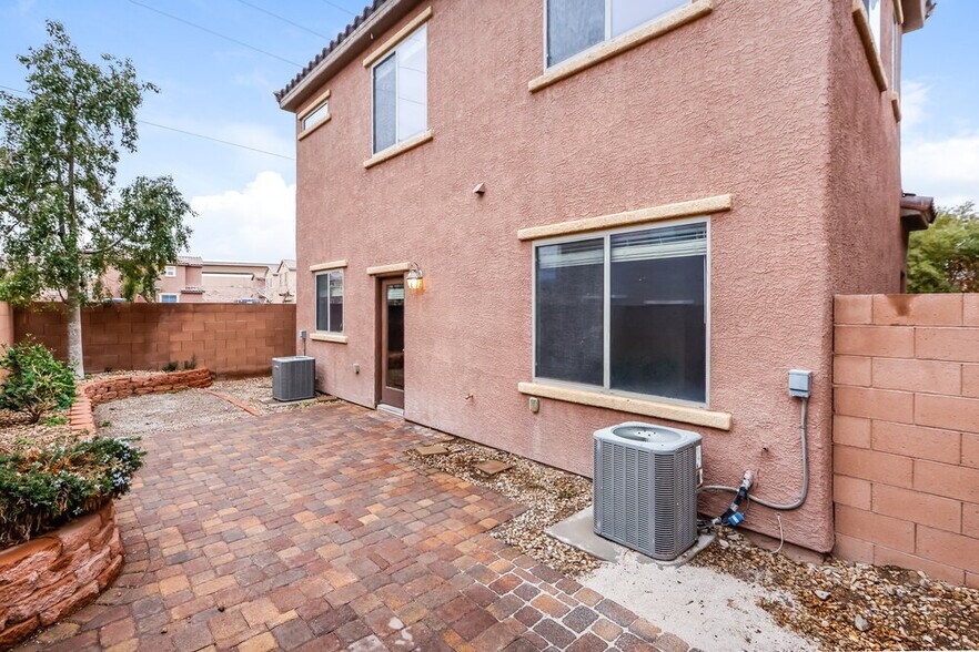 Building Photo - 681 Calamus Palm Pl