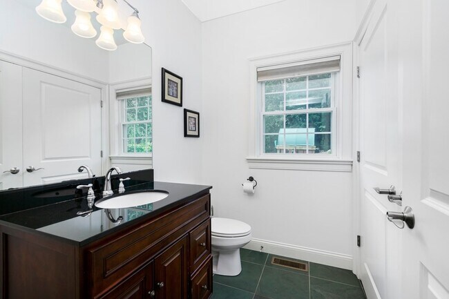 Building Photo - 14 Brattle Ln