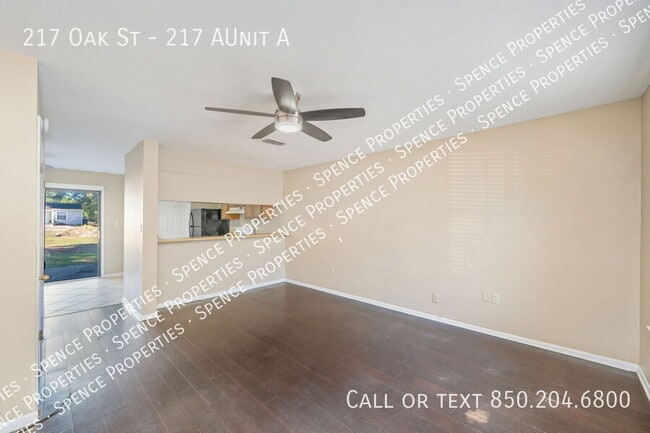 Building Photo - 217 Oak St SE