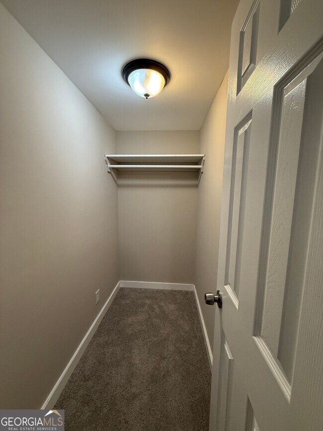 Building Photo - 221 Sheppard Pl