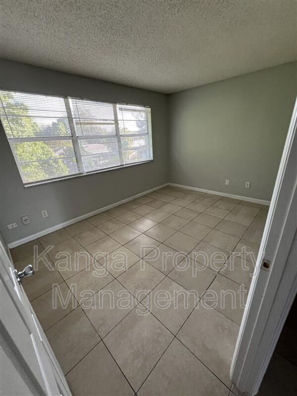 Building Photo - 3206 Louisiana Ave