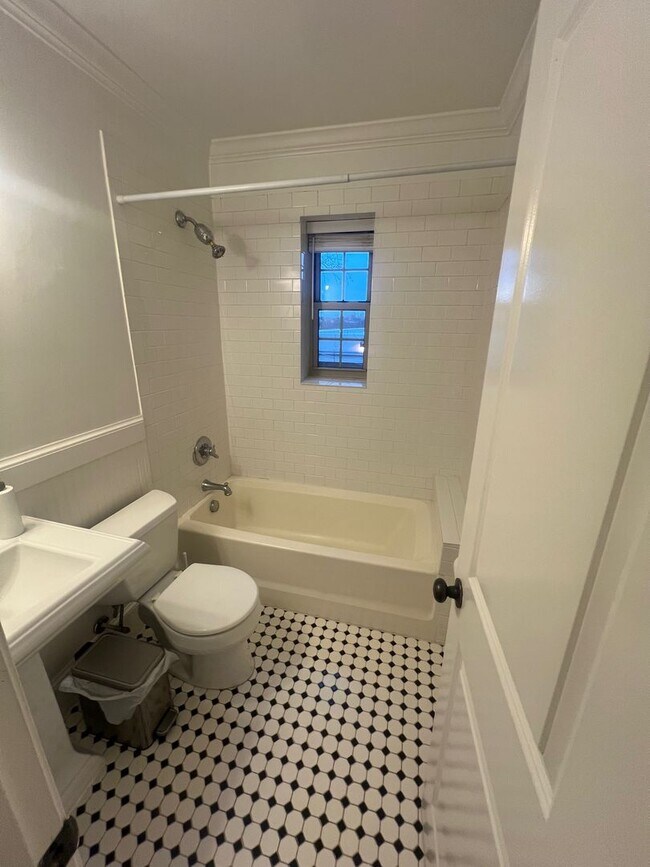 Building Photo - Wonderful studio condo in the heart of Old Town!!