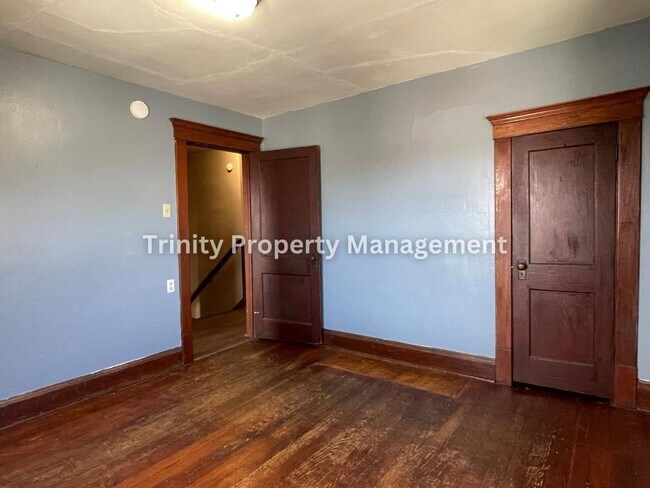 Building Photo - 331 Simpson Ave