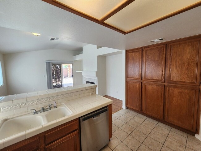 Building Photo - Lovely Single Story Home