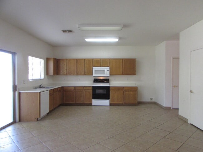 Building Photo - 1042 E Canyon Way