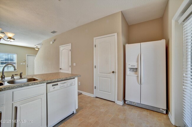 Building Photo - 480 Cabernet Pl