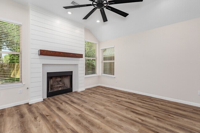 Building Photo - 42 Camber Pine Pl