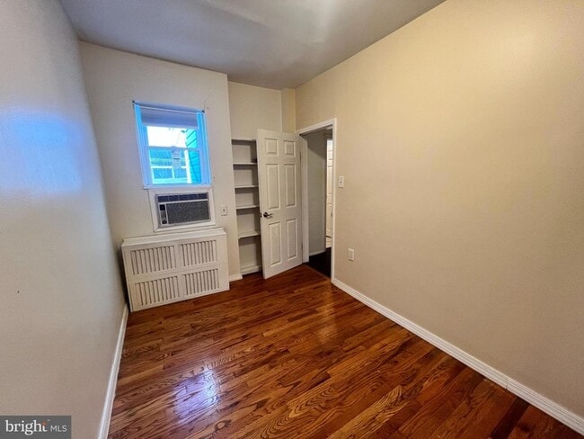 Building Photo - 2408 S Sartain St