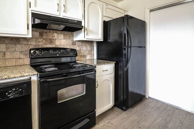 Building Photo - Located in South Tulsa - 3 Bedroom Home!!