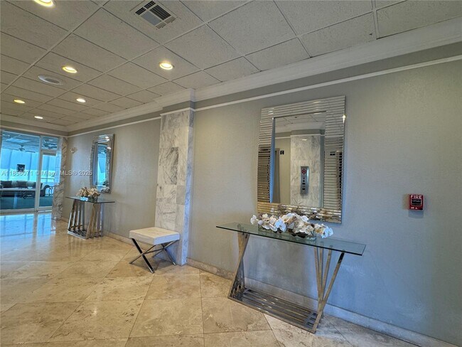 Building Photo - 5440 N Ocean Dr