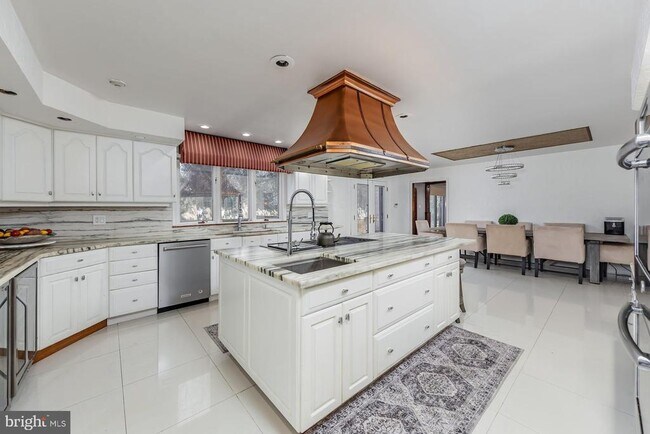 Building Photo - 1322 Commissioners Rd