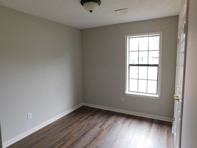 Building Photo - 6630 Gatewood Cir