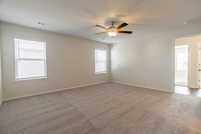 Building Photo - 3-bedroom 2 bath Home in Fayetteville!!