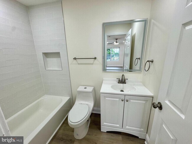 Building Photo - 1142 Windemere Ct